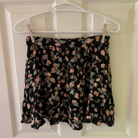 ⭐️2/25⭐️ Floral Skirt - Picture 2 of 2